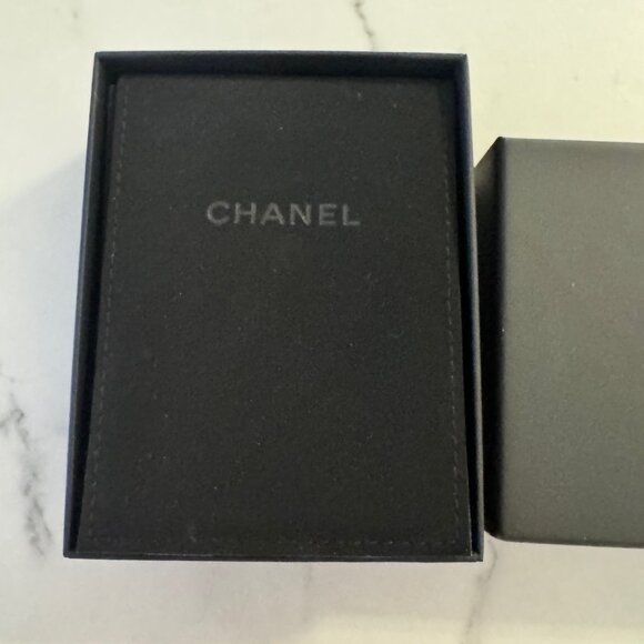 Authentic Chanel CC Floral & Pearl Necklace - Picture 2 of 10